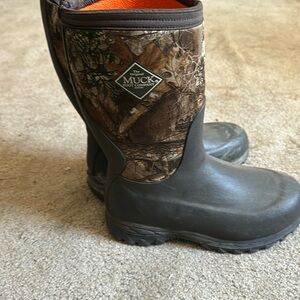 Boys size 3 muck boots